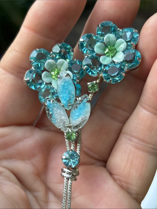 Vintage Jewelry - icy blue & green flower brooch